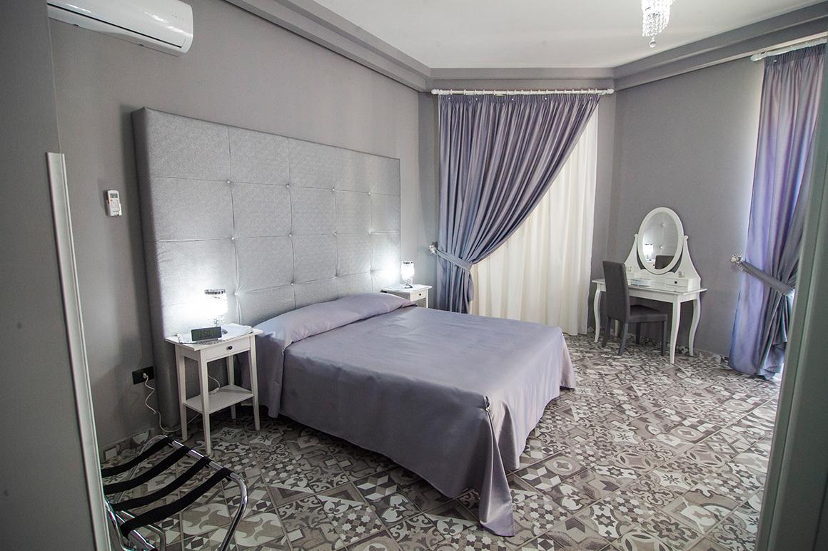 לינה וארוחת בוקר נאפולי Luxury מראה חיצוני תמונה